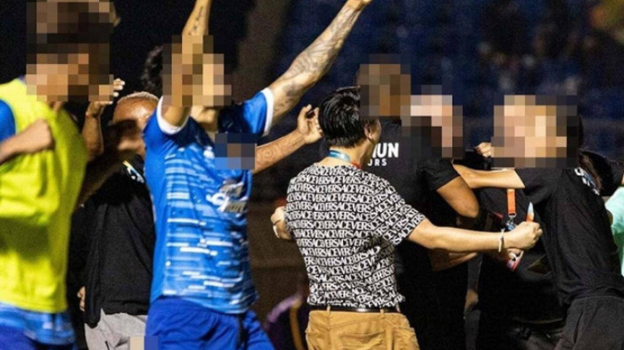 Sau vụ hỗn chiến đáng xấu hổ, bóng đá Thái Lan tiếp tục nhận tin sét đánh